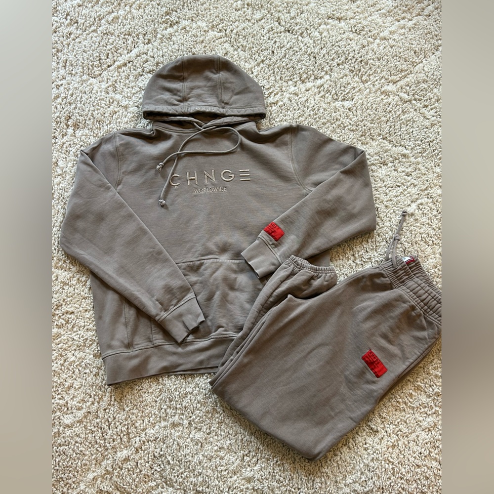 CHNGE Worldwide Taupe Sweatsuit Set Hoodie XL Joggers L